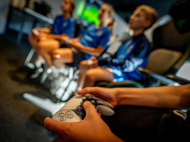SPEEL EA FC 26 MET DE SPELERS